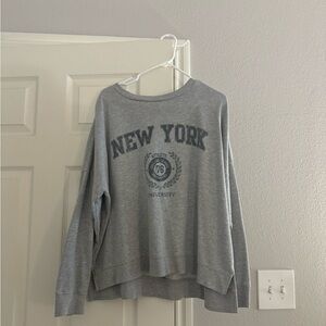 Colsie Heather Gray New York Graphic Sweater